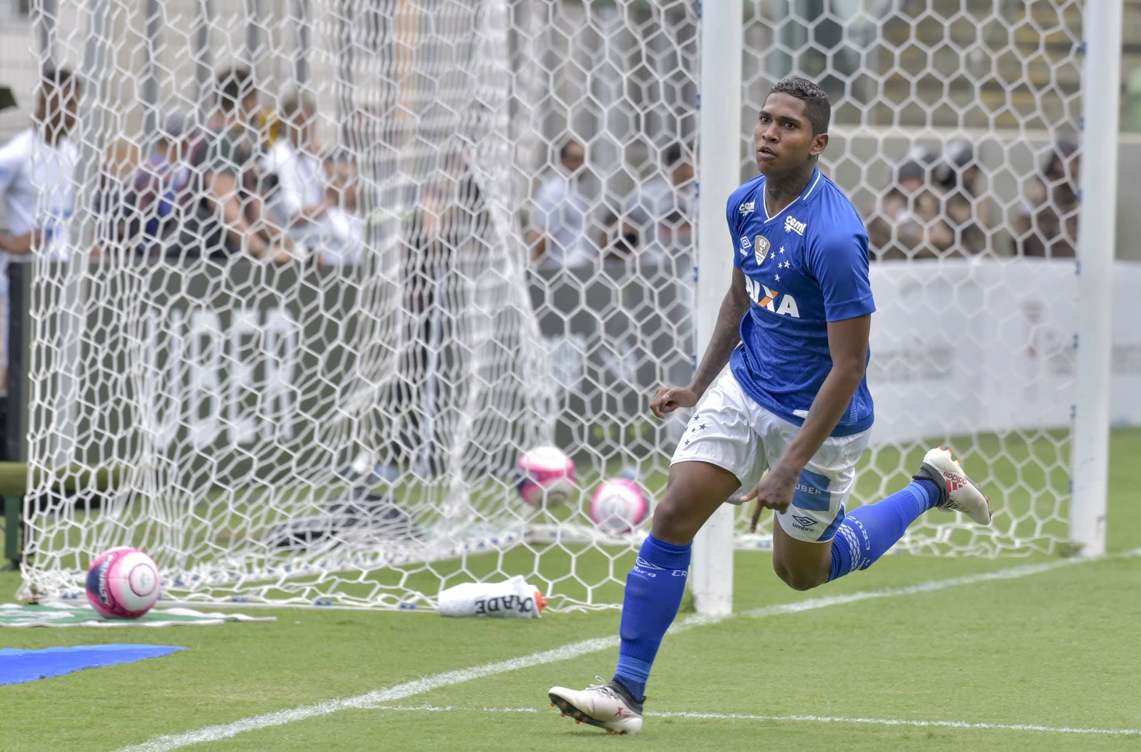 Atrás apenas de dupla protagonista, Raniel celebra números importantes no Cruzeiro