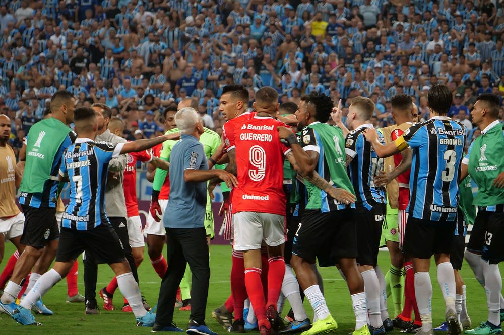 Conmebol analisa briga e aplicará punições a expulsos em Gre-Nal mesmo com suspensão do futebol