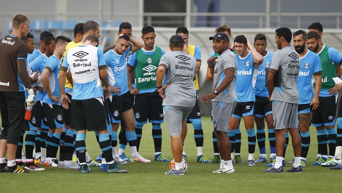 Ataque falha após 10 jogos, e Grêmio se inspira em goleadas para ir à final