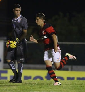 Fã de Zico e Diego, camisa 10 do Fla na Copinha pede vaga a Zé Ricardo