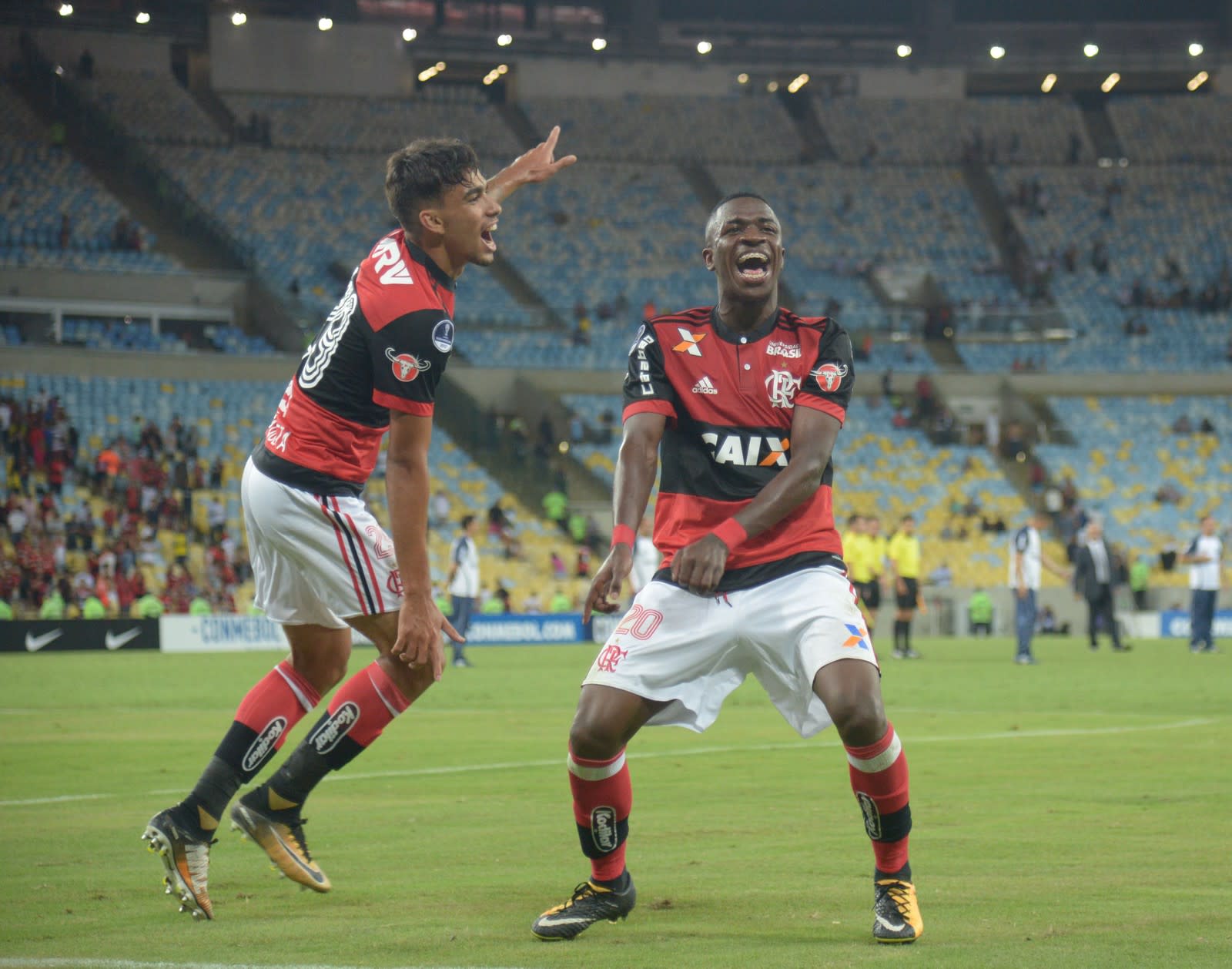 Paquetá e Vinícius Jr escancaram portas dos profissionais para a base do Fla