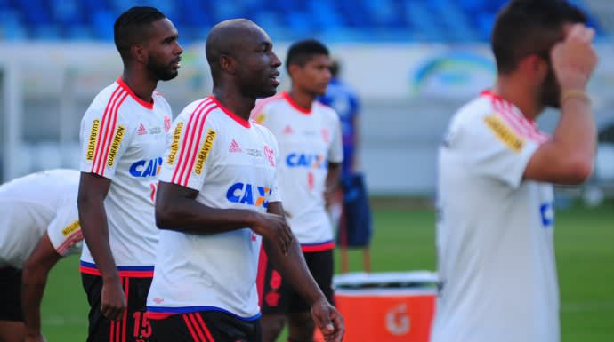 Sem mistério no Fla outra vez: Armero e Ayrton são os laterais; Wallace volta