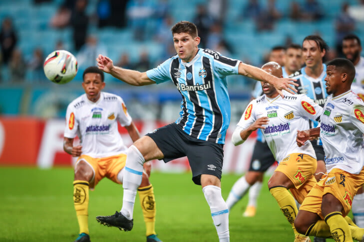 Dirigente do Grêmio faz elogios a Campaz e chama a atenção para Kannemann: “É impressionante”