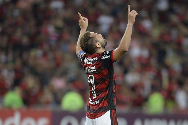 Everton Ribeiro quebra silêncio sobre futuro e informação chega de imediato ao Grêmio