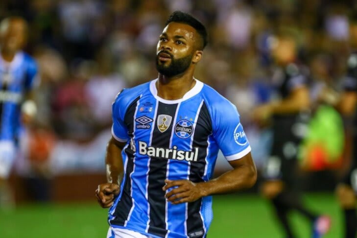 Fernandinho, ex-Grêmio e Flamengo, é anunciado por clube modesto do futebol brasileiro