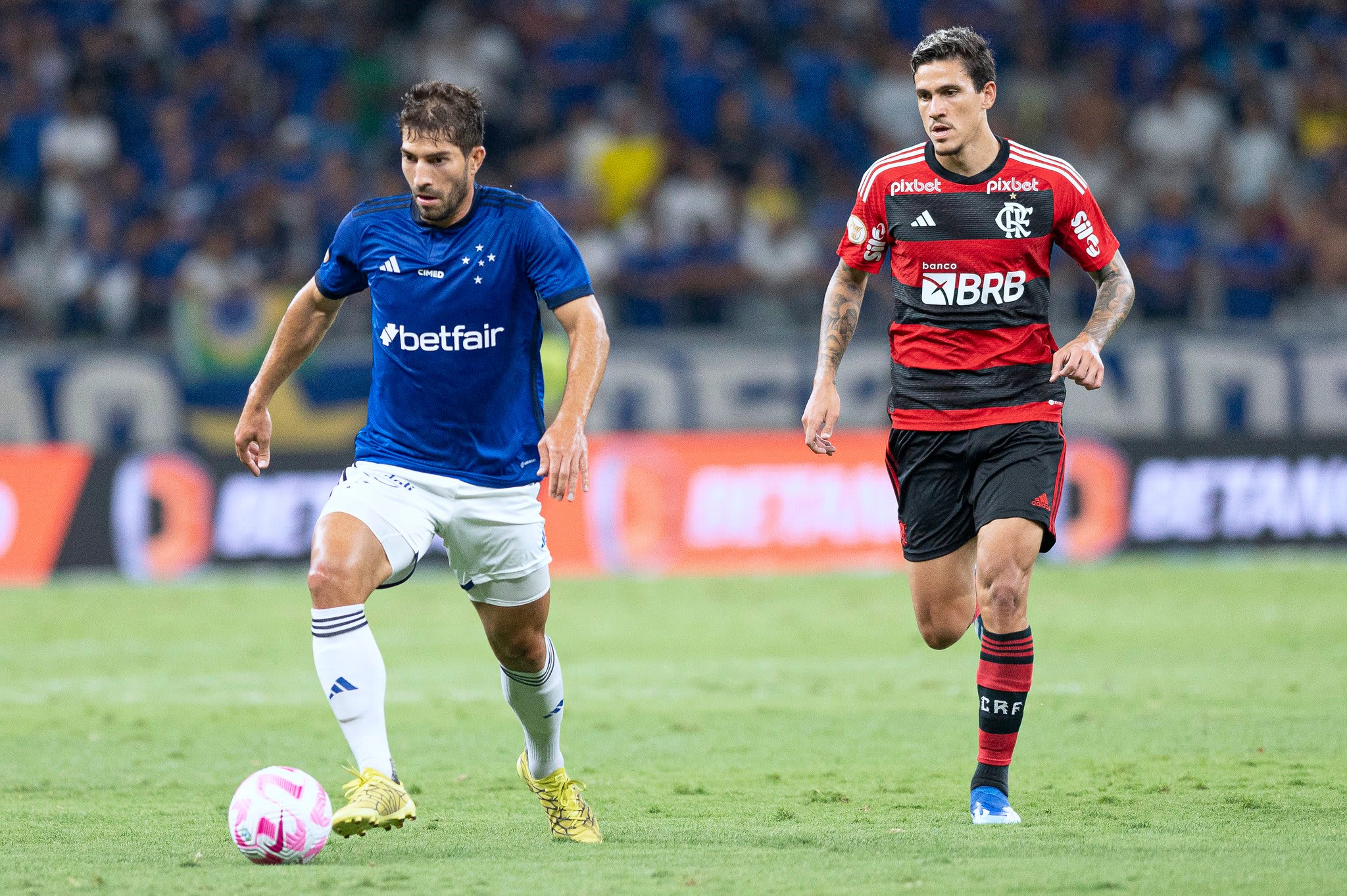 Flamengo x Cruzeiro: informações, escalações e transmissão do duelo no Brasileirão.