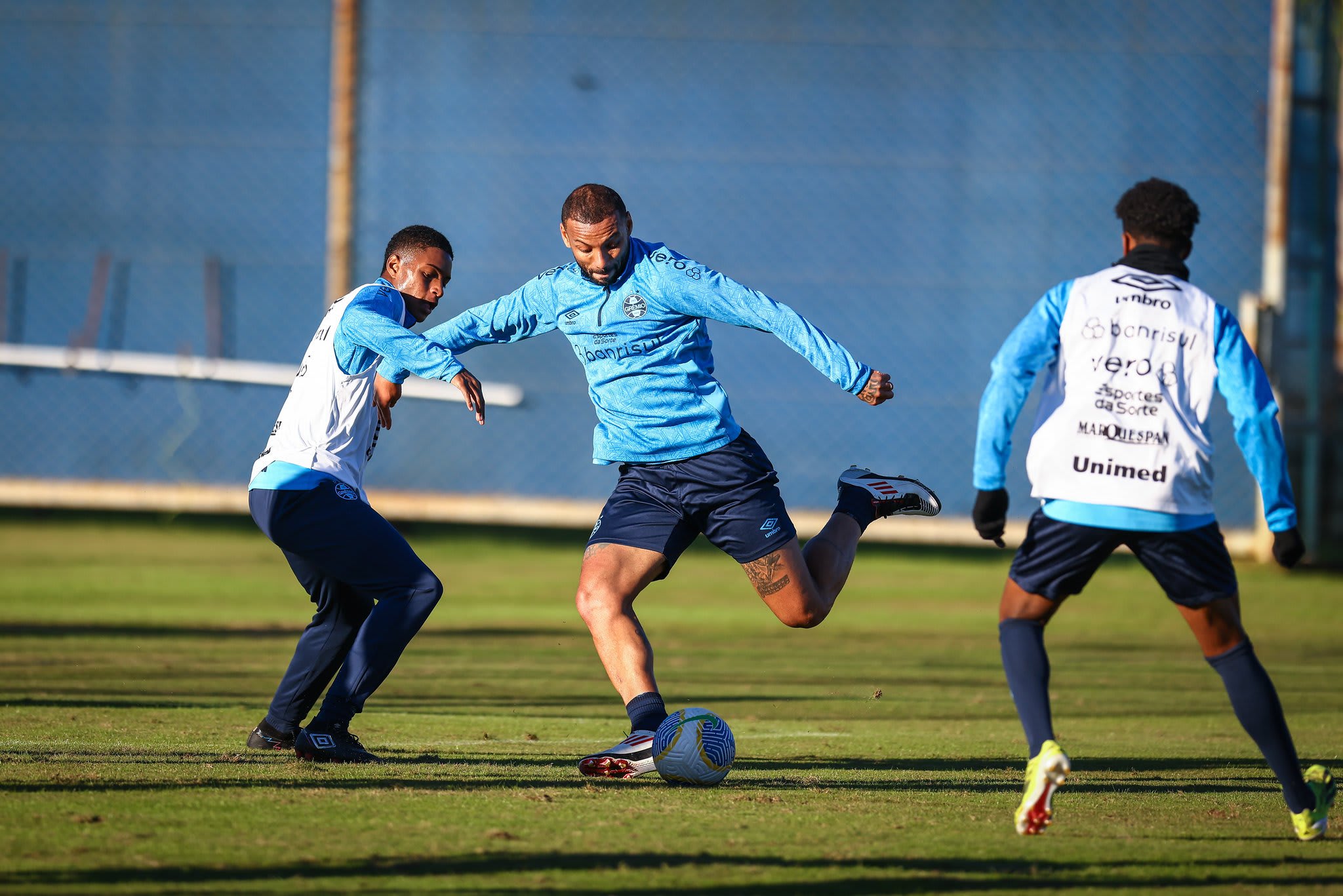 Treino do Grêmio no CT Luiz Carvalho: Imagens da Preparação para Próximo Jogo