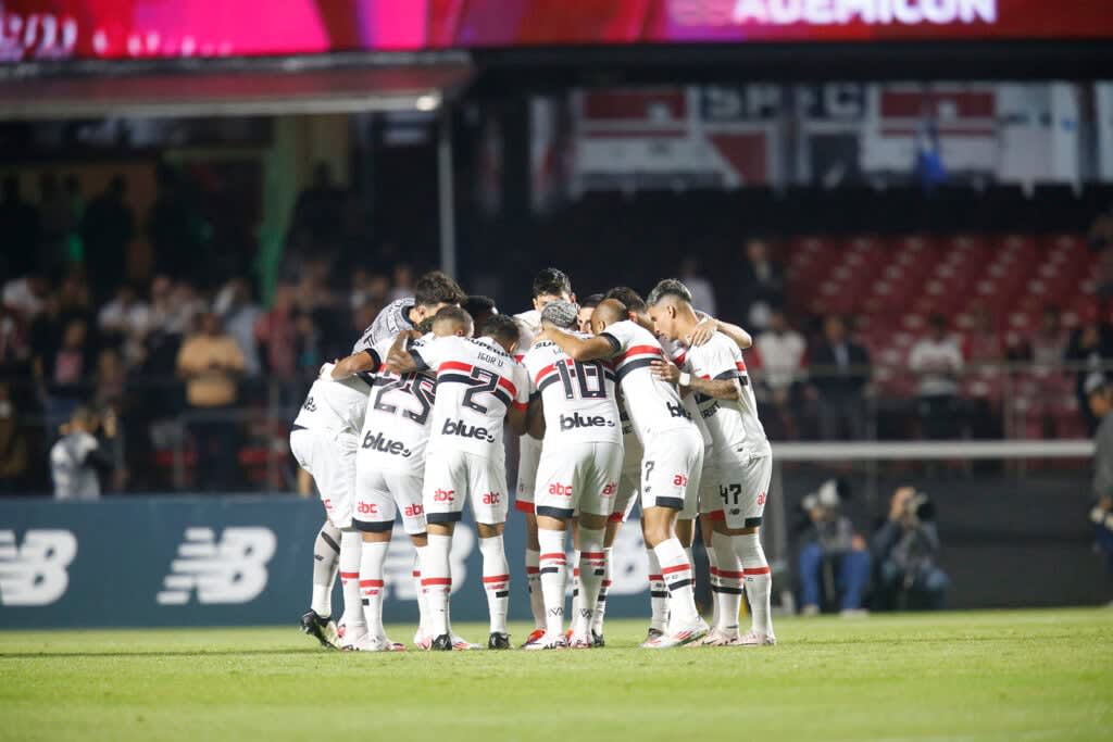 A provável escalação do São Paulo tem: Rafael; Igor Vinícius (Rafinha), Arboleda, Alan Franco e Welington; Luiz Gustavo e Bobadilla; Lucas, Luciano e Ferreirinha; Calleri (André Silva).