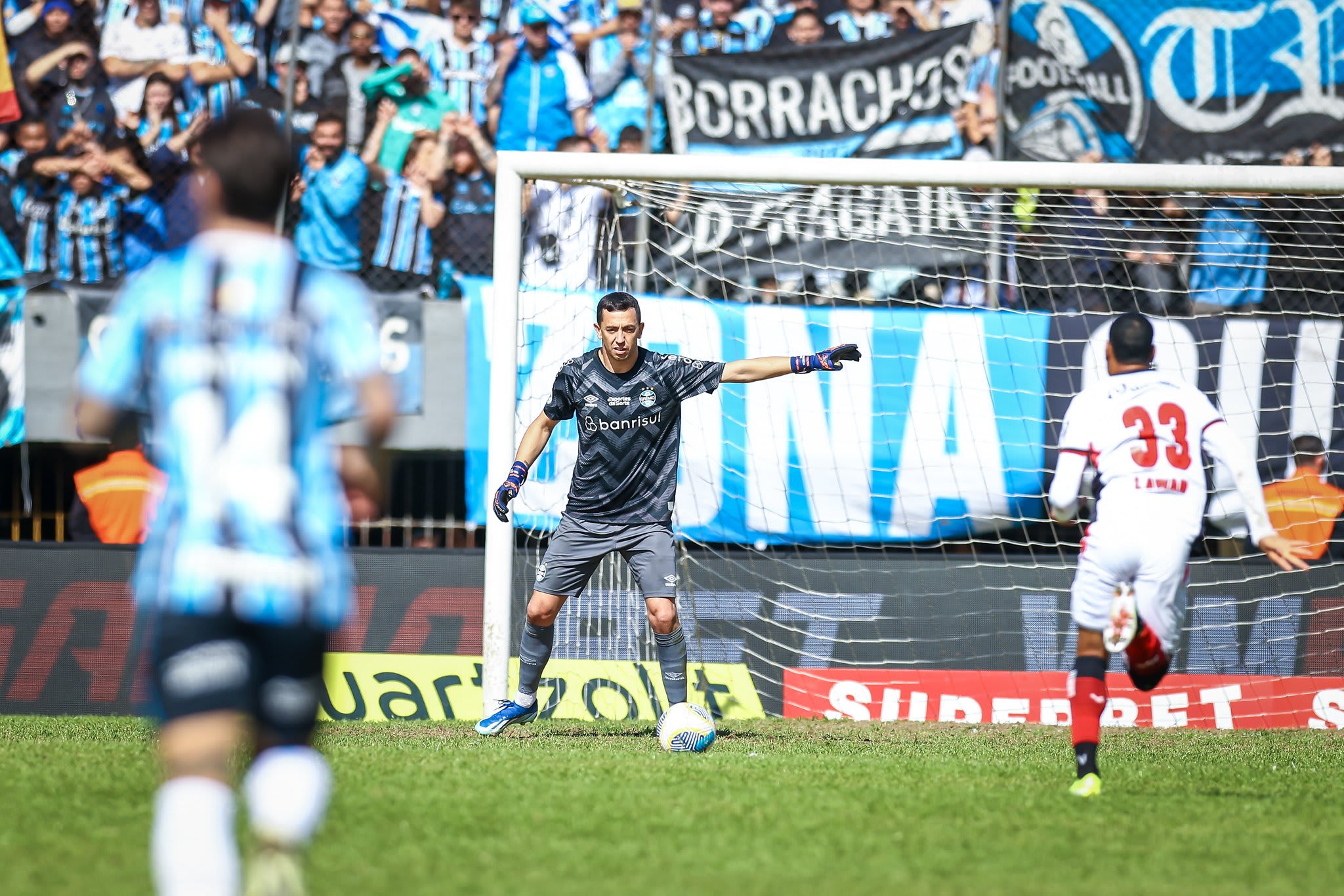 Marchesín, goleiro do Grêmio, critica arbitragem em jogo contra o Corinthians: Vergonha