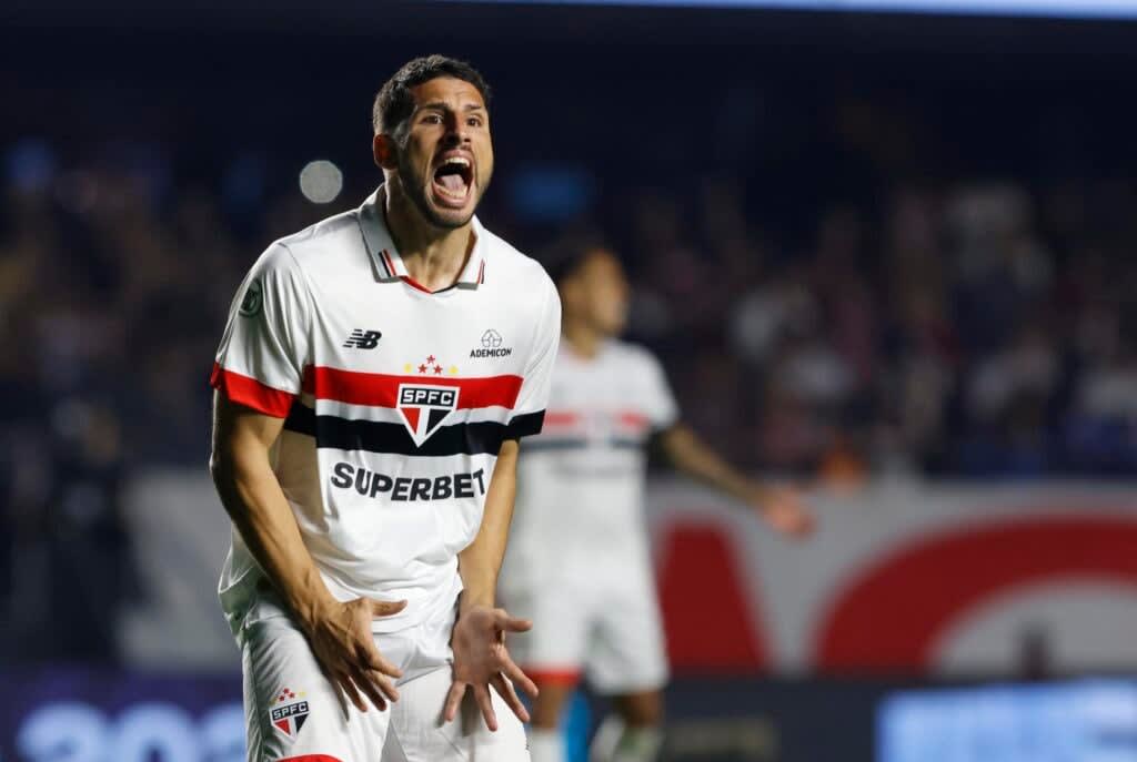 Calleri: entrou no segundo tempo e incendiou a partida. Chegou brigando com os zagueiros e conseguiu produzir boas jogadas. Mudou a história do jogo.