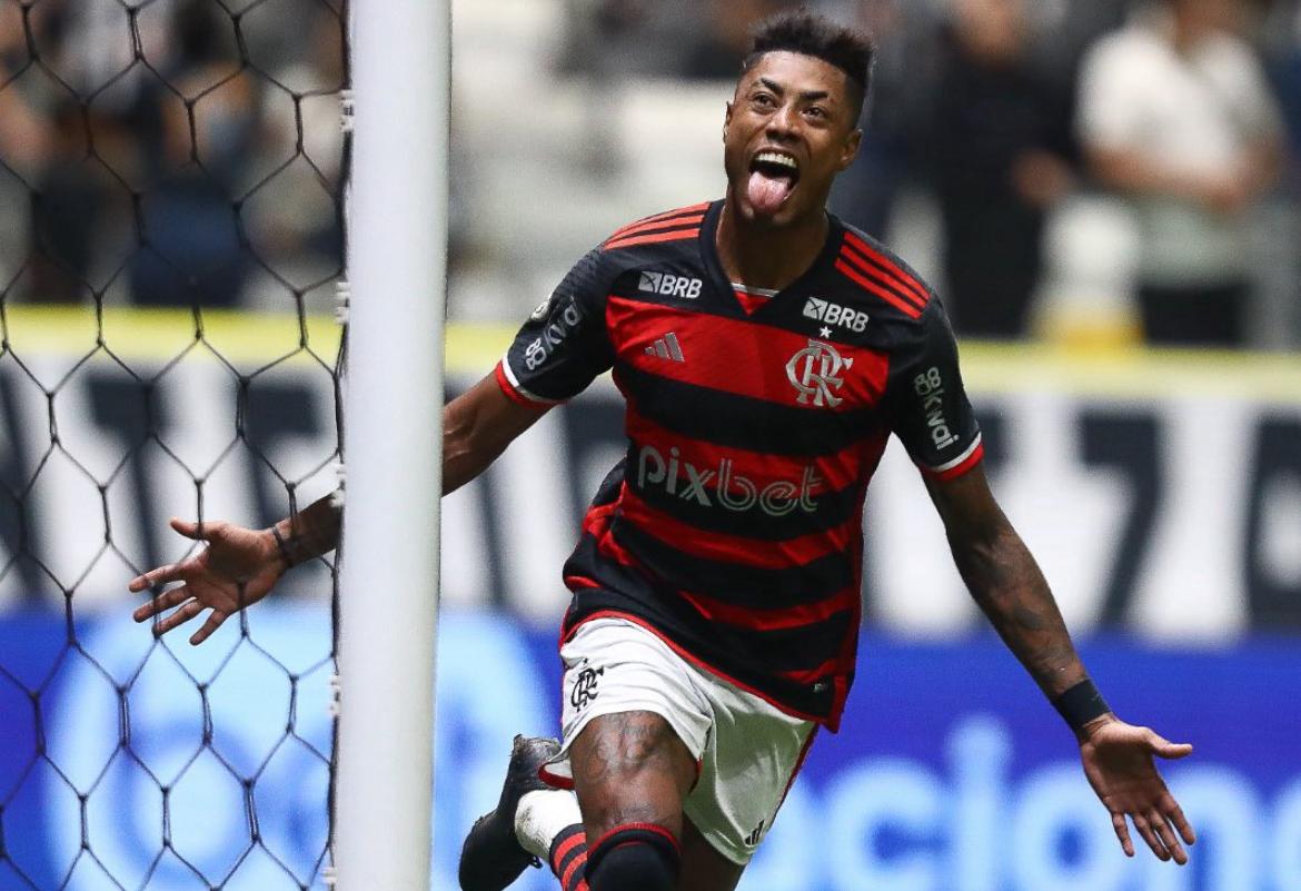 Bruno Henrique elogia desempenho do elenco do Flamengo em vitória importante.