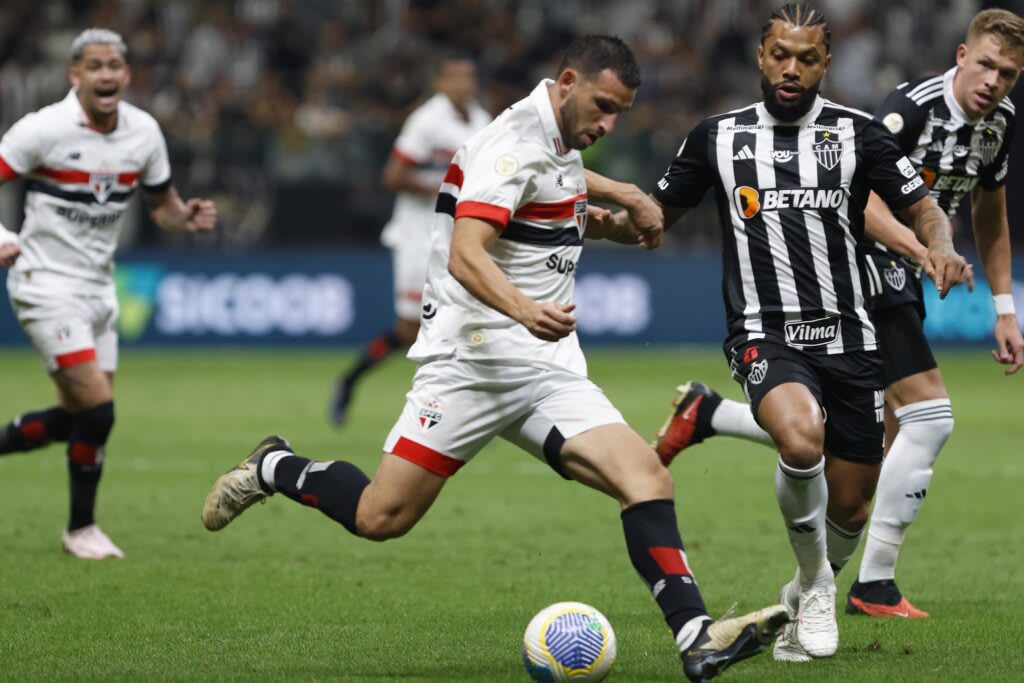 Nessa quarta-feira, o São Paulo enfrenta o Atlético-MG pela ida das quartas de finais da Copa do Brasil. O confronto vai acontecer às 21h30 (de Brasília), no Morumbis.