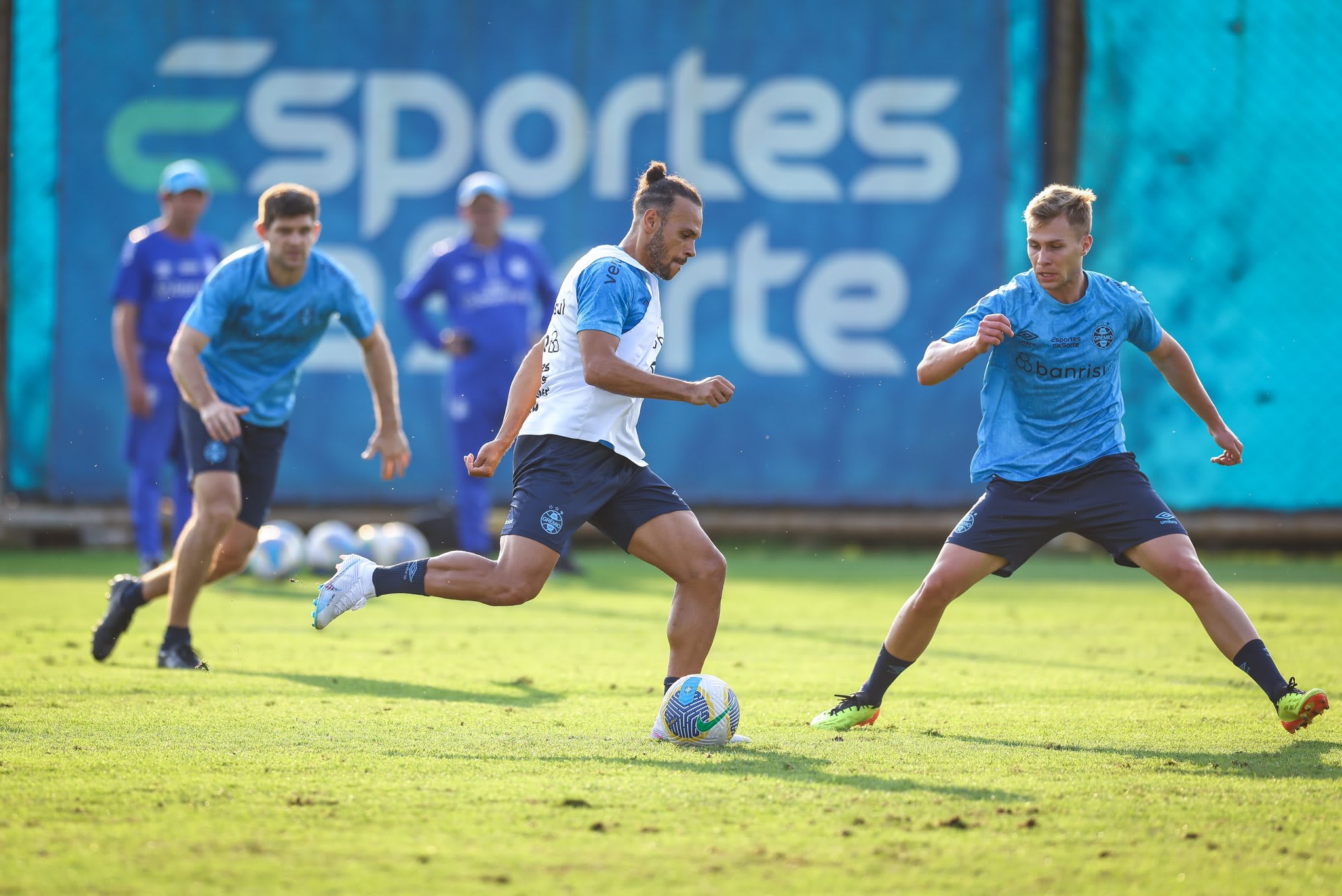 Braithwaite faz primeiro treino e Grêmio se reapresenta após empate contra Corinthians