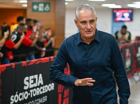 Tite reencontra fiel torcida em meio a desafios no Flamengo