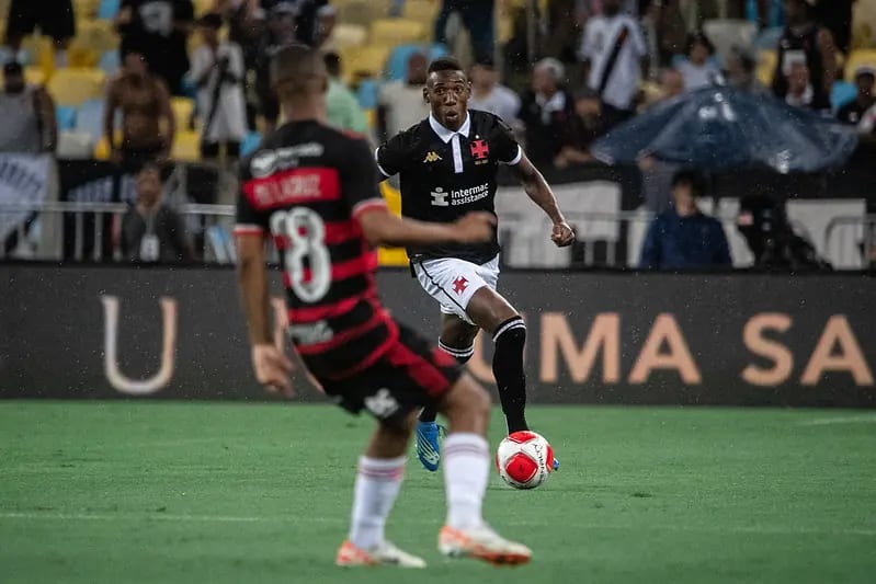 Flamengo x Vasco: prováveis escalações e transmissão do clássico no Brasileirão.