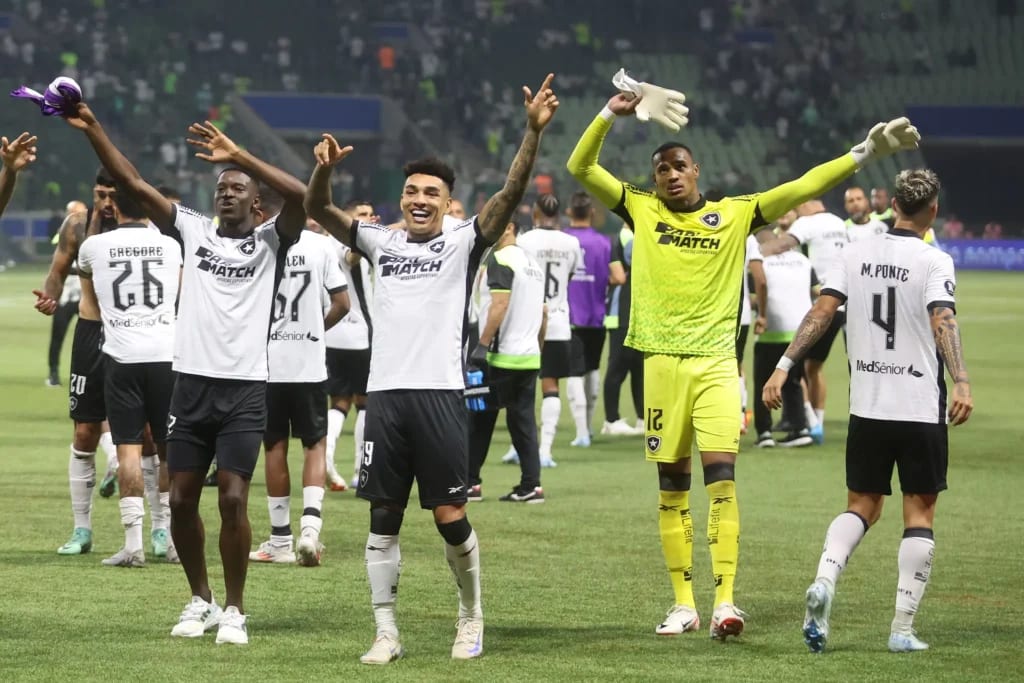 Caminho do Botafogo:  O Botafogo tirou o Palmeiras com um triunfo por 2 a 1 em casa e com um empate por 2 a 2 em São Paulo em um duelo onde viu o rival ter um gol anulado pelo VAR nos minutos finais. (Foto: Vitor Silva/Botafogo)