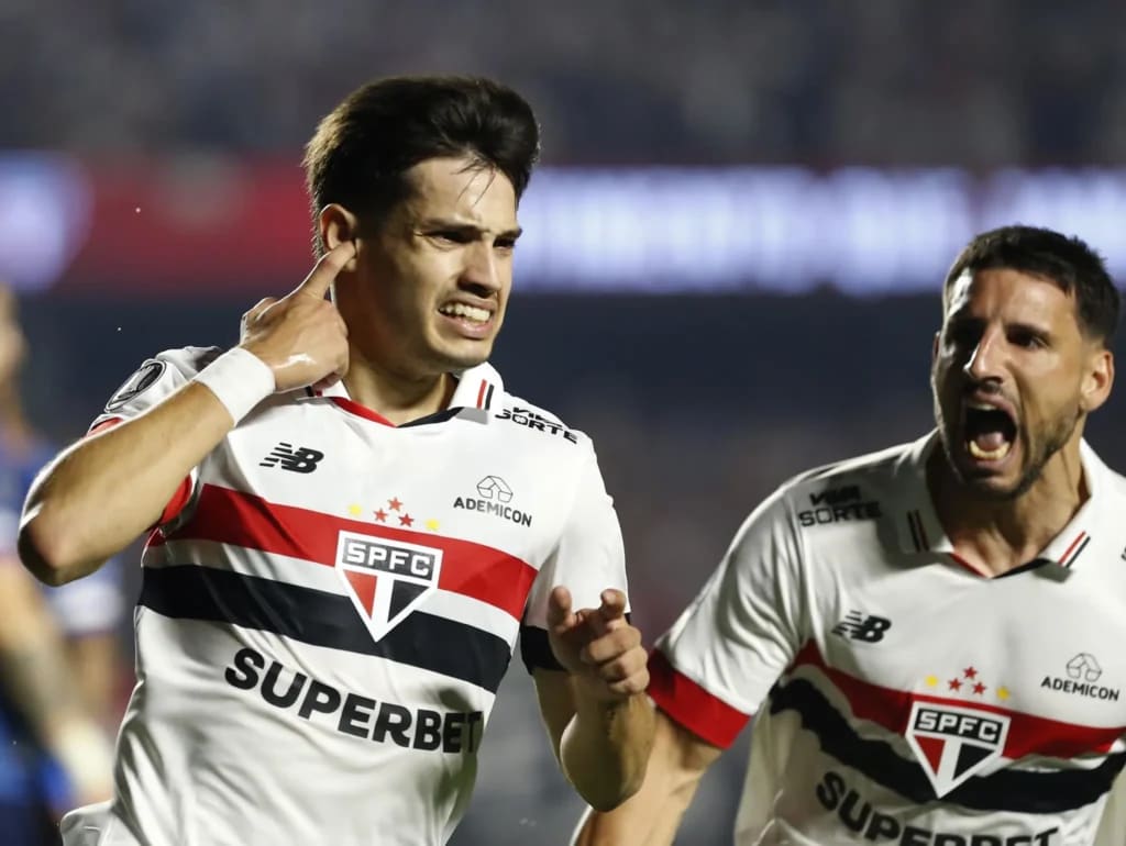 Caminho do São Paulo: Por ter melhor campanha na fase de grupos, o Tricolor Paulista decidirá a vaga como mandante. Com 13 pontos, o time paulista terminou na liderança do Grupo B. Depois, nas oitavas de finais, o São Paulo passou pelo Nacional-URU para chegar nesta fase. (Foto: Rubens Chiri / saopaulofc)