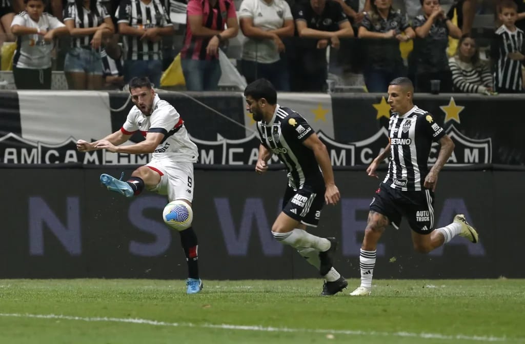 Foco na Libertadores: Fora da Copa do Brasil e distante da briga pelo título do Brasileirão, os comandados de Zubeldía têm a Libertadores como grande chance de levantar uma taça de expressão na temporada. (Foto: Rubens Chiri/Saopaulofc.net)