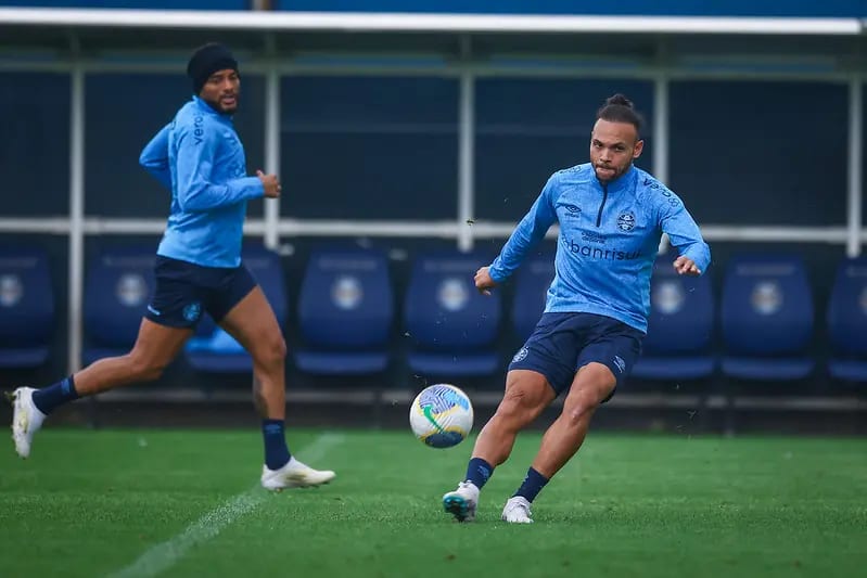 Treino tático do Grêmio visando duelo com RB Bragantino.