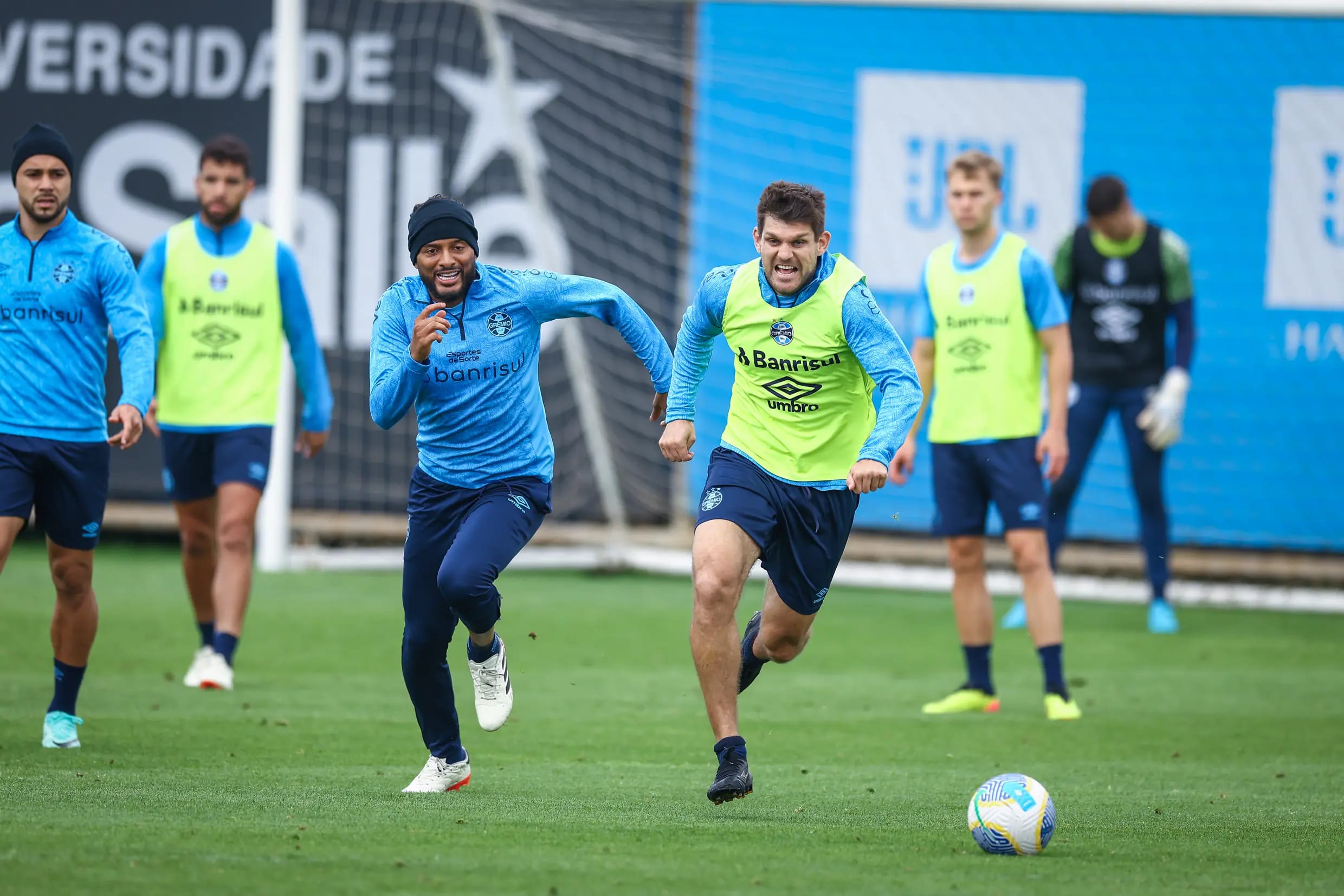 Grêmio finaliza preparação para duelo contra o Bragantino no Brasileirão.