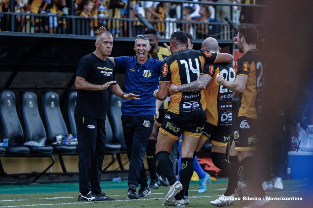 Provável Novorizontino: Jordi; Luisão, Renato e Chico; Raul Prata, Marlon (Willian Farias), Rômulo e Danilo Barcelos; Fabrício Daniel, Wguininho e Neto Pessoa. (Foto: Gustavo Ribeiro/Novorizontino)