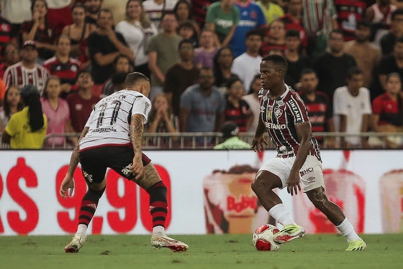 Flamengo vence Fluminense e amplia vantagem na briga pela final do Carioca.