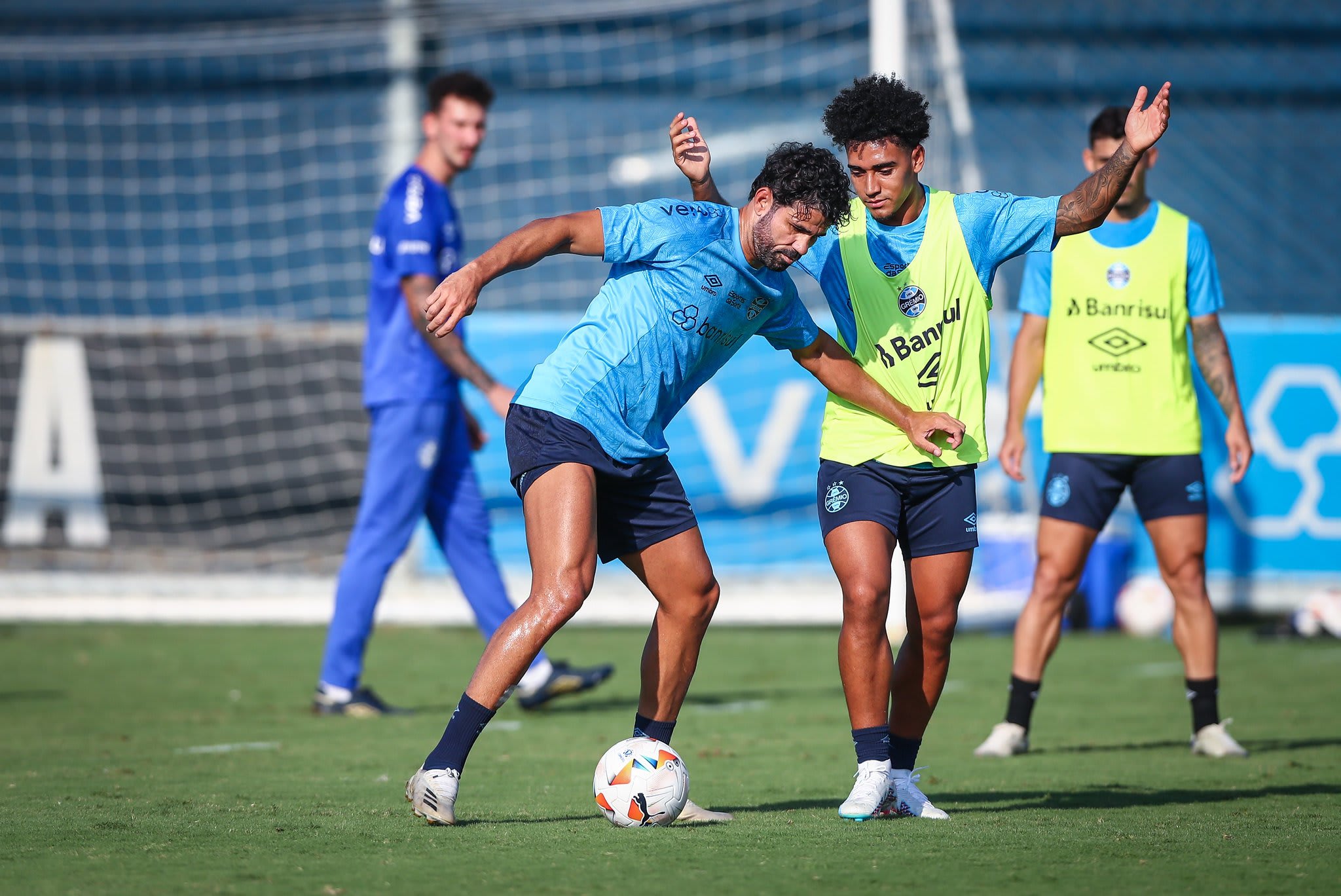 Grêmio realiza último treino antes de enfrentar Huachipato na Libertadores.