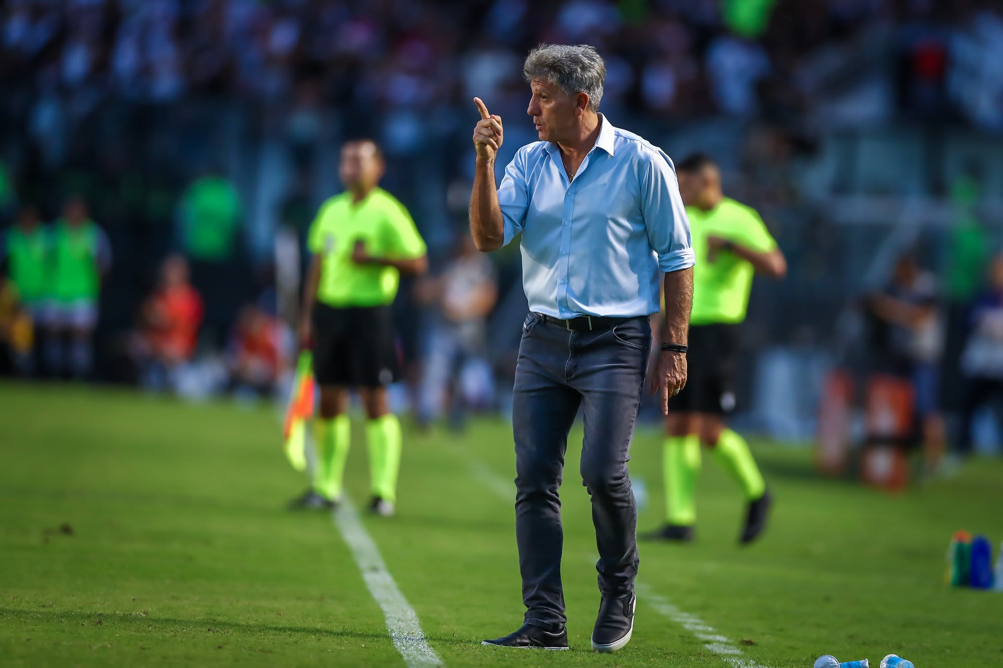 Grêmio formalizará reclamação à CBF por arbitragem polêmica contra Vasco.