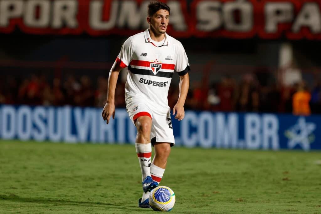 Pablo Maia: vinha oscilando, mas voltou a jogar bem na primeira apresentação do time pós-saída de Carpini. Dominou as ações no meio de campo e foi importante para a vitória tricolor.