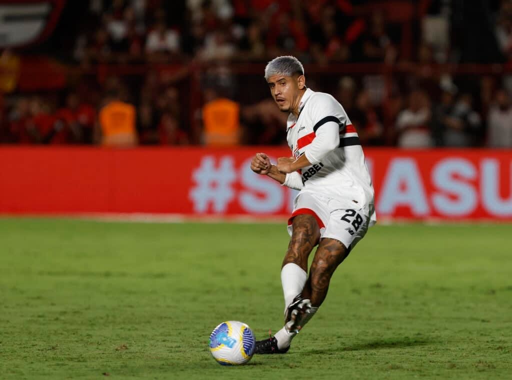 Alan Franco: de volta à equipe, fez uma partida muito consistente. Melhorou a saída de bola do São Paulo e foi seguro na marcação.