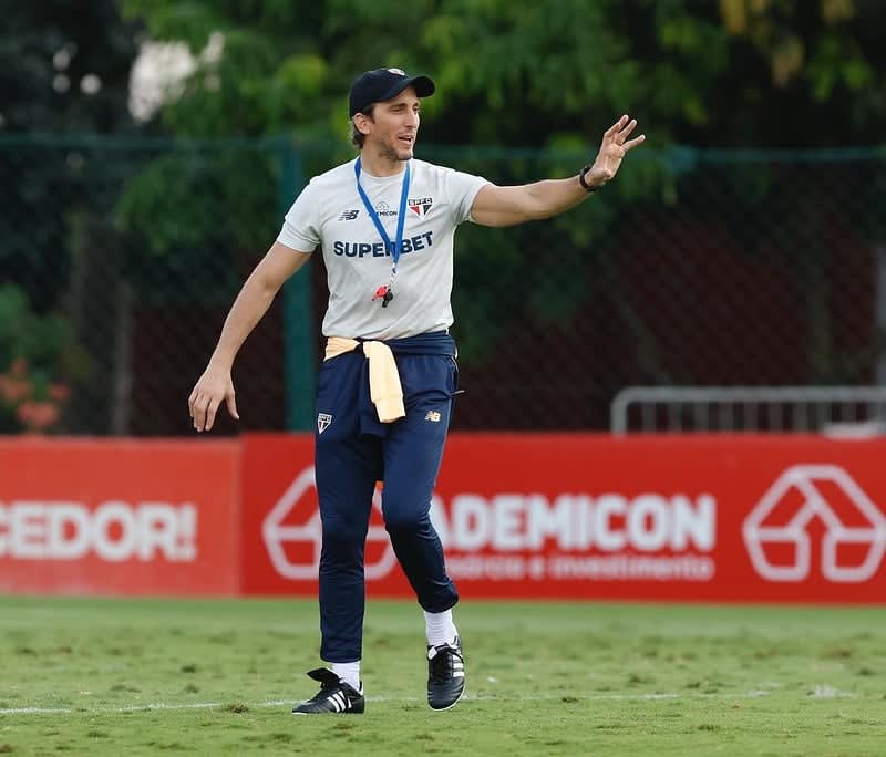 Desfalques do São Paulo: Rafinha (fratura na fíbula esquerda), Lucas (lesão na região posterior da coxa esquerda) e Welligton Rato (lesão de sindesmose no tornozelo esquerdo). James Rodríguez (lesão na região posterior da coxa direita), Luiz Gustavo (aprimora a forma física) e Moreira (aprimora a forma física) são dúvidas.