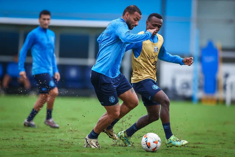 Treinamento do Grêmio no CT Luiz Carvalho desta Quinta-feira: Imagens Atualizadas.