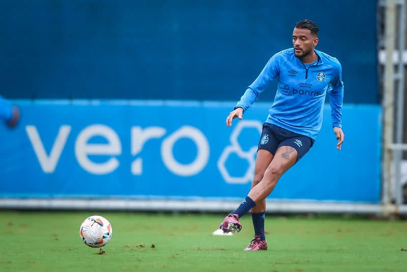 Grêmio realiza treinamento técnico e tático com retorno de Reinaldo