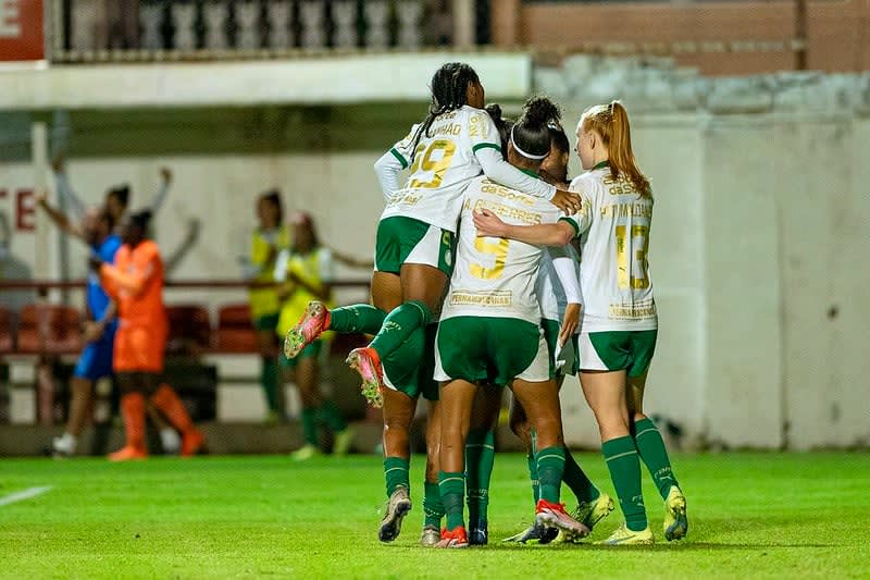 Palmeiras supera Cruzeiro e alcança segundo lugar no Brasileirão feminino.