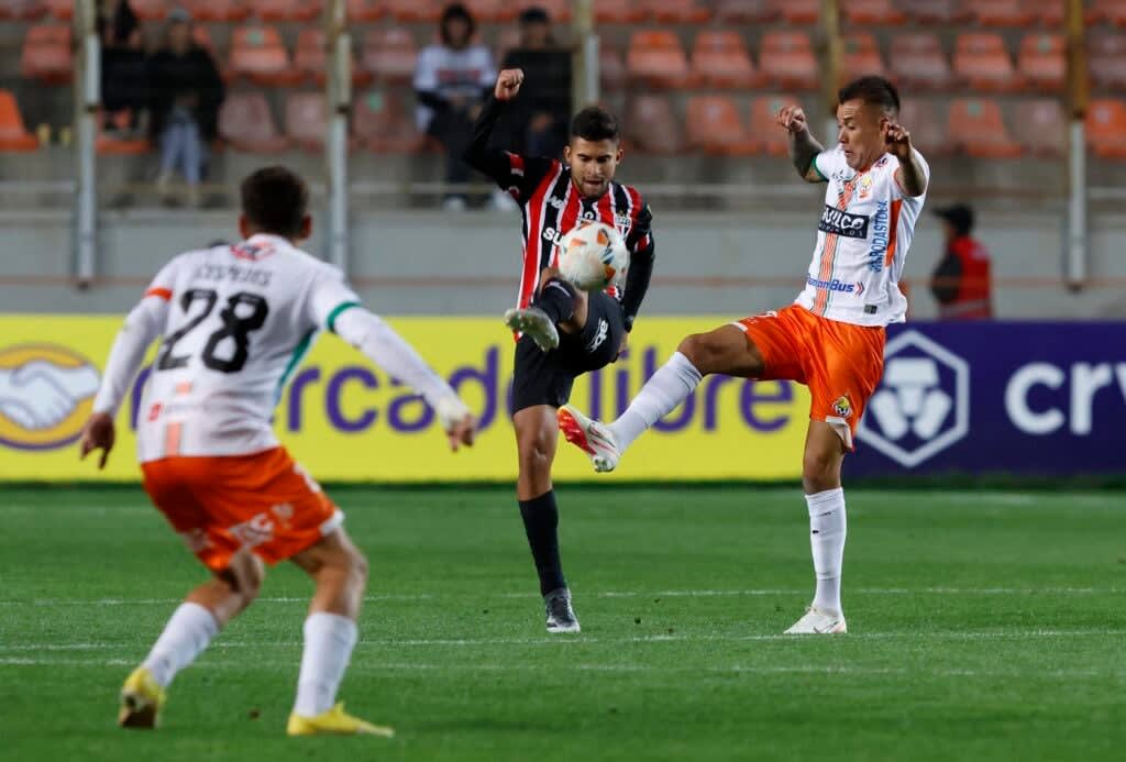 Rodrigo Nestor: o meia deu boa dinâmica ao time do São Paulo, marcou o gol da virada sobre o Cobresal e fez o jogo de sua equipe fluir, indicando que deverá brigar por uma vaga entre os titulares após se recuperar de uma cirurgia no joelho esquerdo.