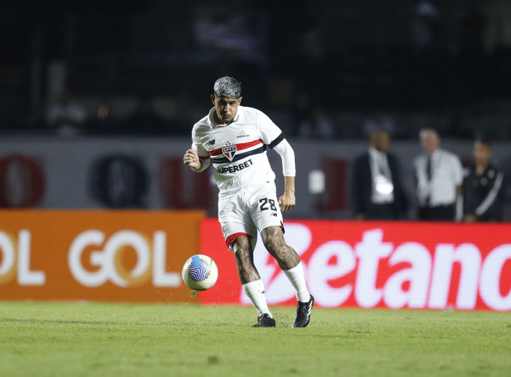 Alan Franco: o zagueiro também foi fundamental na vitória do São Paulo sobre o Criciúma, salvando uma bola praticamente em cima da linha para evitar o gol adversário, que certamente mudaria completamente o andamento do jogo.