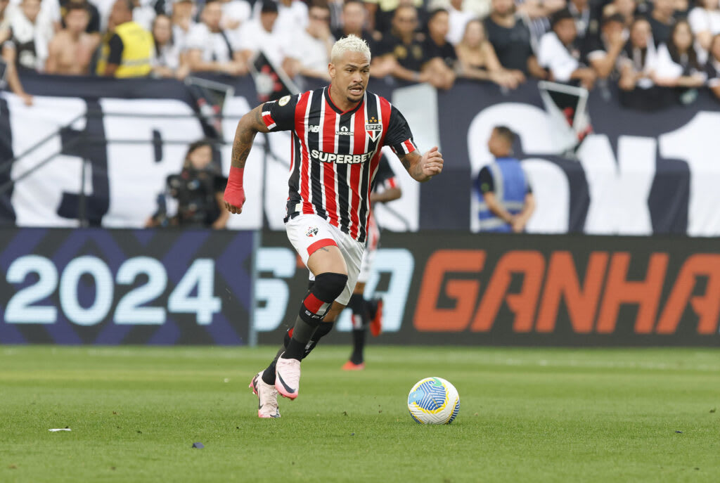 Luciano quase marcou um golaço logo no início da partida, mas pouco fez no restante do clássico. Não conseguiu criar oportunidades e pouco contribuiu para o ataque tricolor, além de ter perdido a bola no lance do segundo gol alvinegro