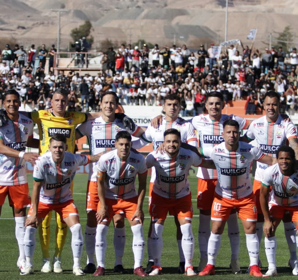 Provável Cobresal: Requena; Pacheco, Castañeda, Alarcón e Jorquera; García, Lezcano, Maturana, Valencia e Munder; Diego Coelho. (Foto: Divulgação/Cobresal)