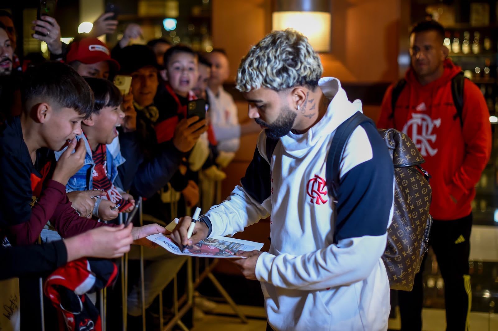 Chegada do Flamengo em Caxias do Sul para jogo contra Juventude sem Bruno Henrique