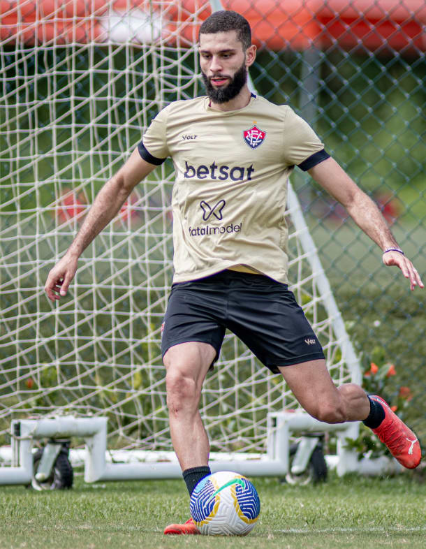 Fase do Vitória: O Vitória, por outro lado, vem de derrota na Copa do Brasil, para o Botafogo. No Campeonato Brasileiro, o time está na 18ª posição, com um ponto.