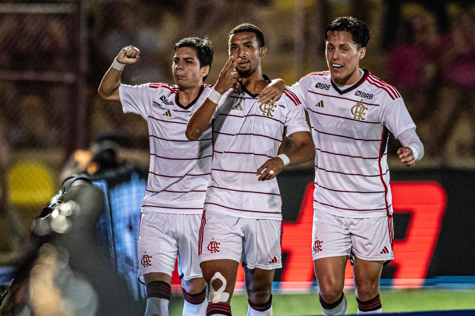 Com emoção no fim, Flamengo vence o Botafogo-SP e avança para as quartas da Copinha