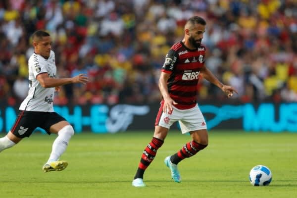 Thiago Maia treina separado no Flamengo em meio a incertezas sobre futuro