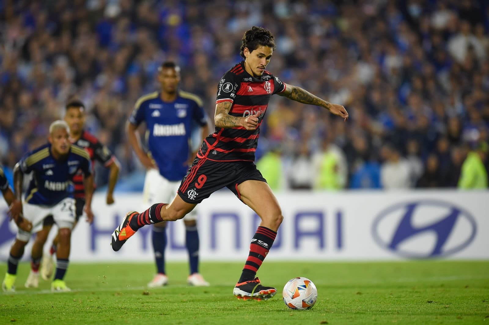 Pedro lamenta empate do Flamengo com um homem a mais na Libertadores.