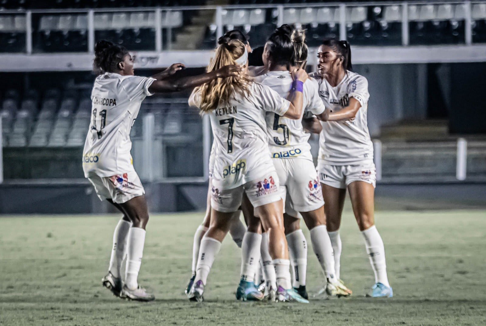 Flamengo x Santos: prováveis escalações e transmissão do jogo pelo Brasileirão Feminino.