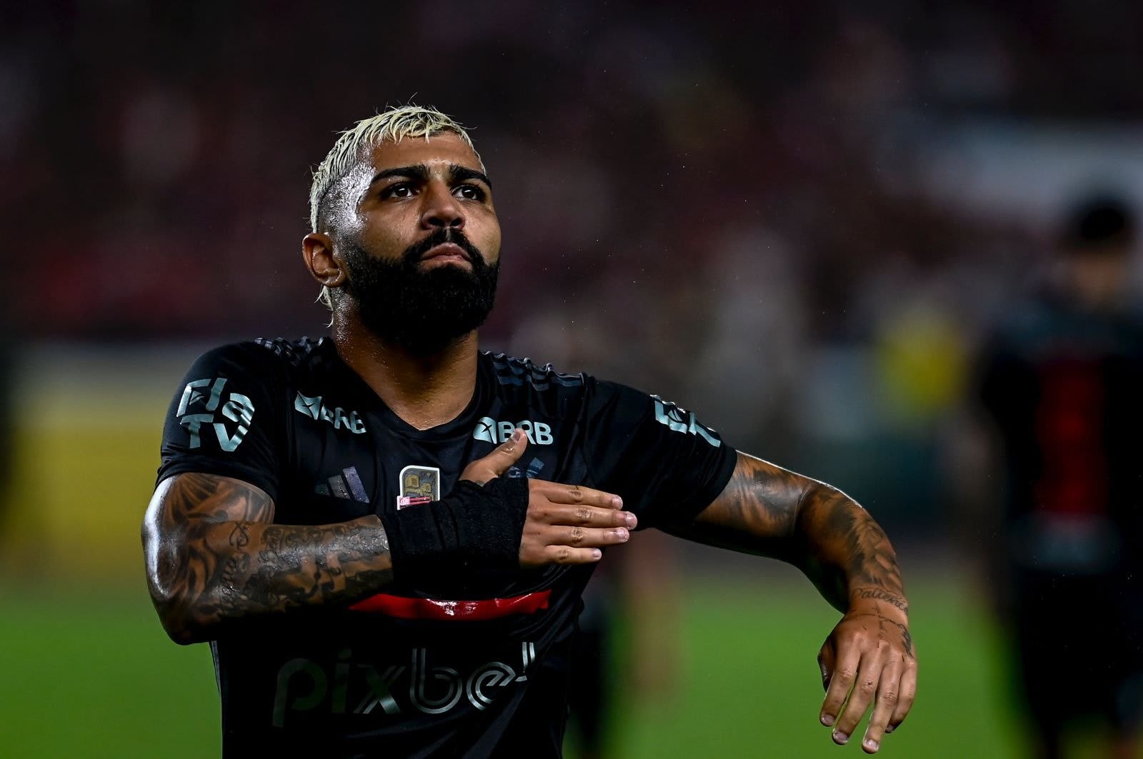 Palmeiras negocia pré-contrato com estafe de Gabigol, atacante do Flamengo