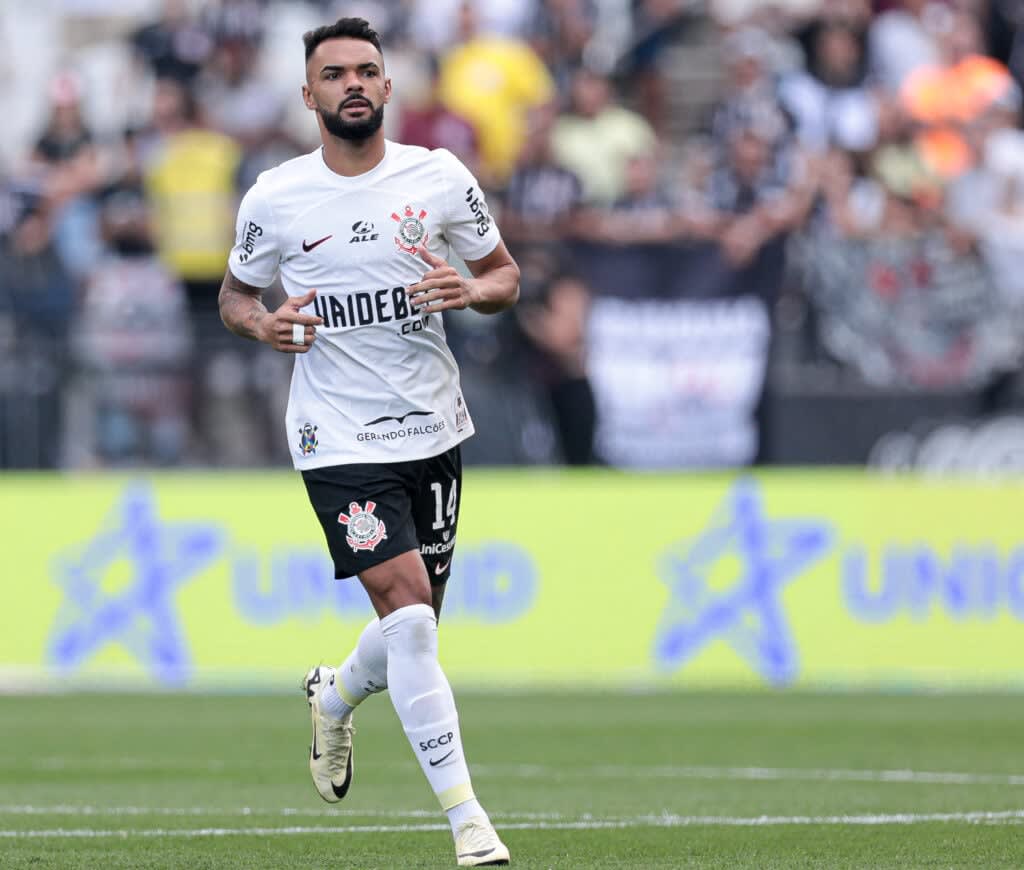 Raniele suspenso por cartão amarelo e desfalca Corinthians contra Flamengo.