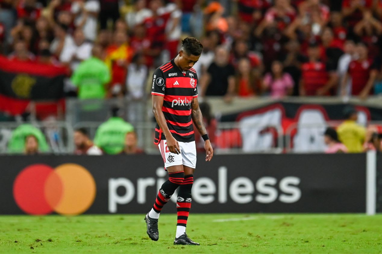 Bruno Henrique sofre trauma no pé esquerdo e deve desfalcar Flamengo.