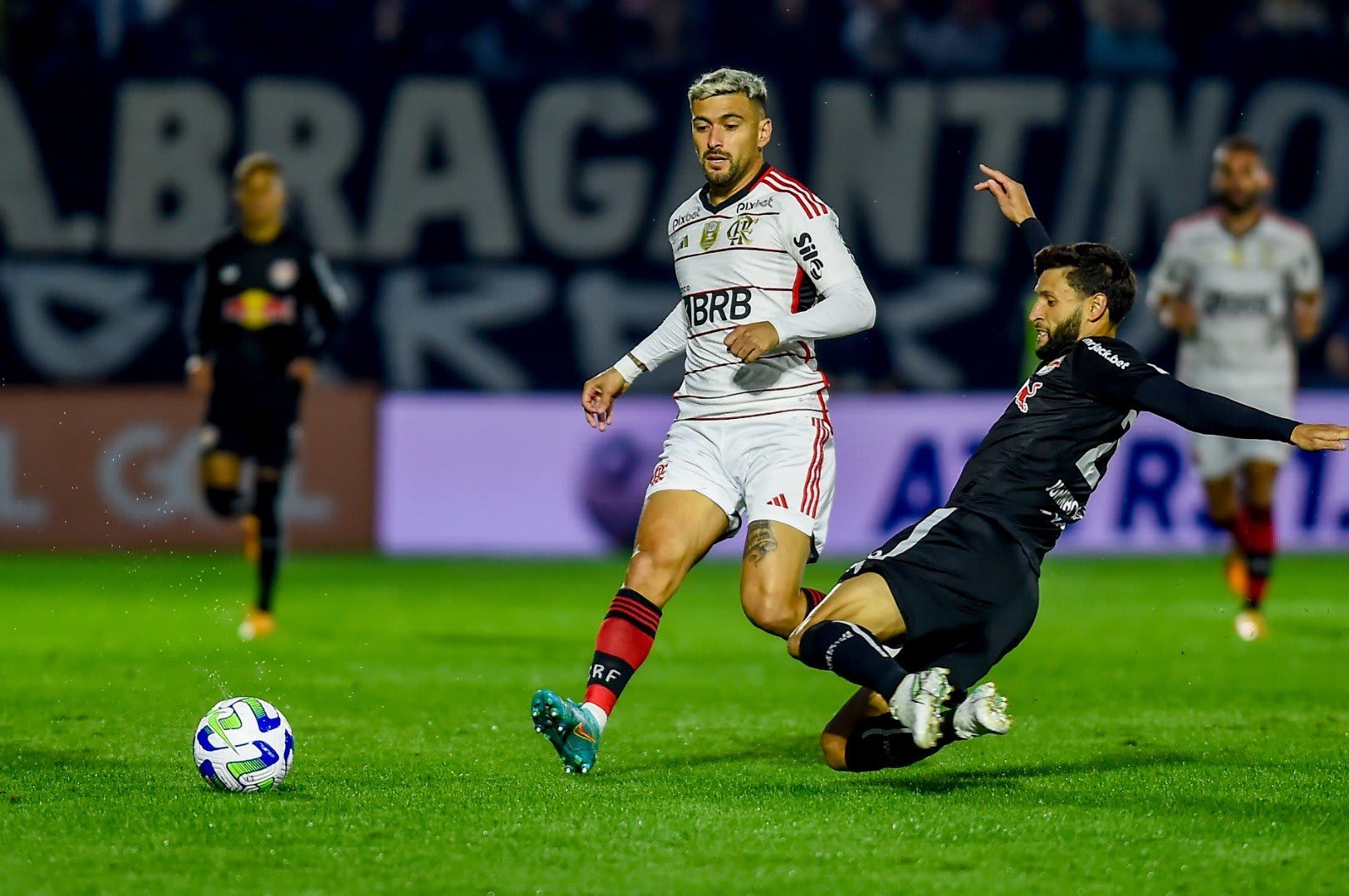 Brasileirão: Prováveis Escalações e Onde Assistir RB Bragantino x Flamengo