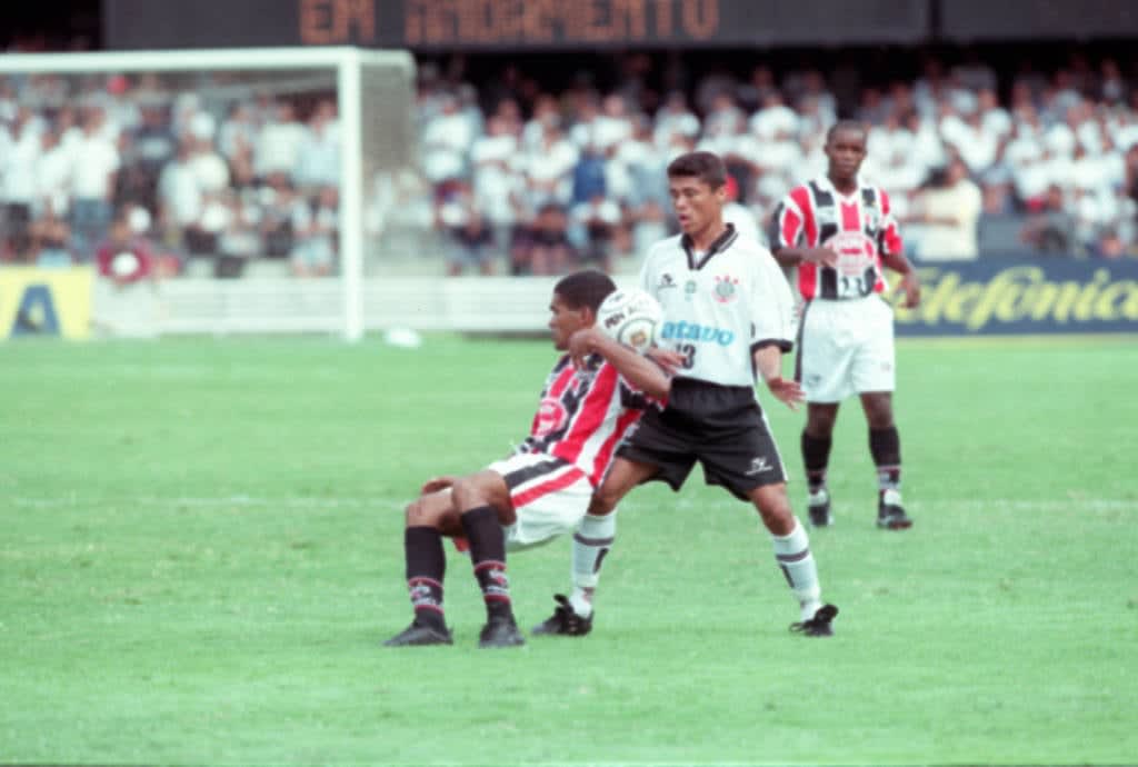 Em sua partida mais icônica pelo São Paulo, Serginho atropelou o Palmeiras pelo Paulistão de 1999. O ala marcou três gols e deu duas assistências na goleada por 5 a 1 do Tricolor.(Foto: Acervo/Gazeta Press)