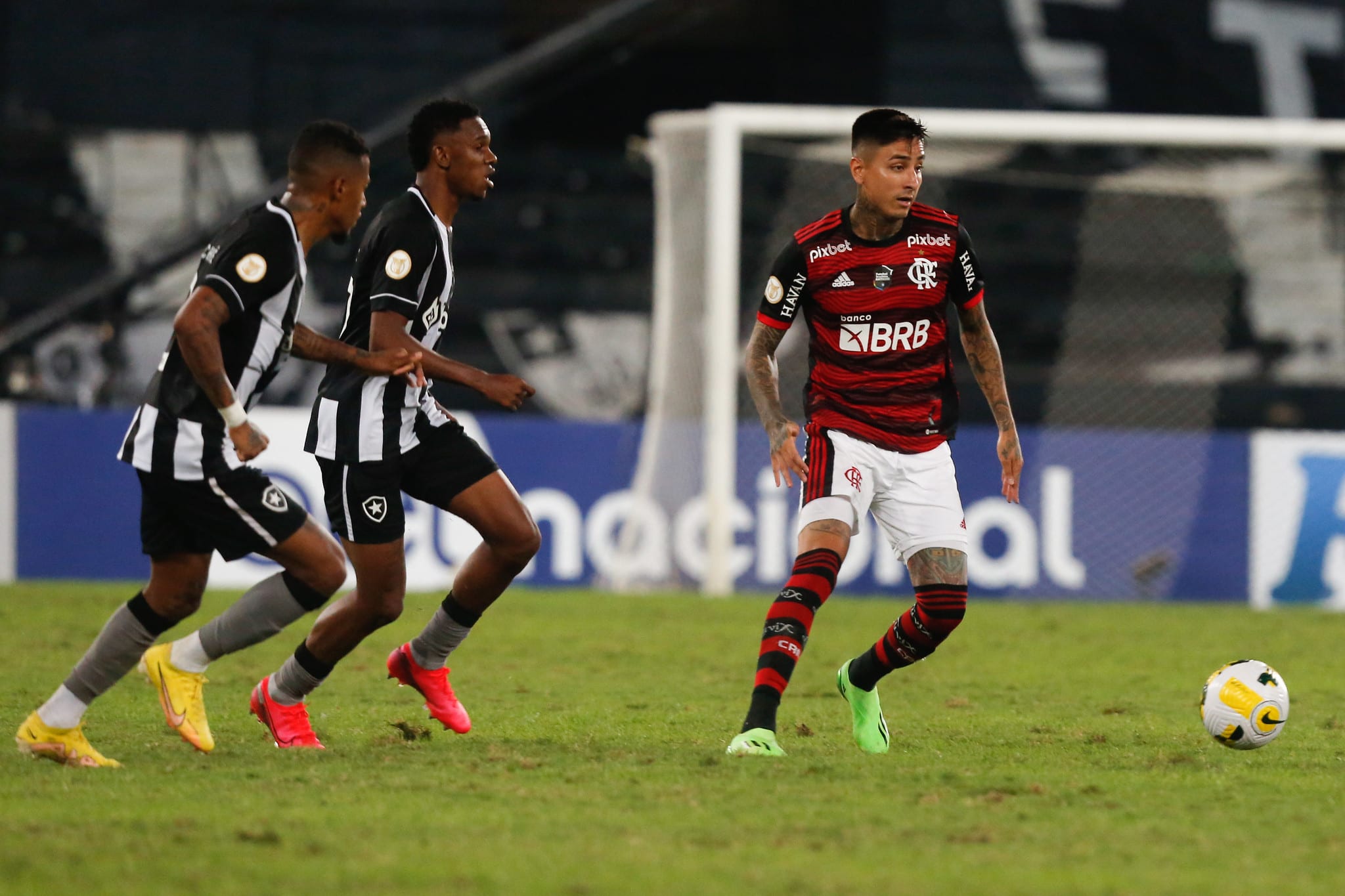 Pulgar celebra estreia pelo Flamengo